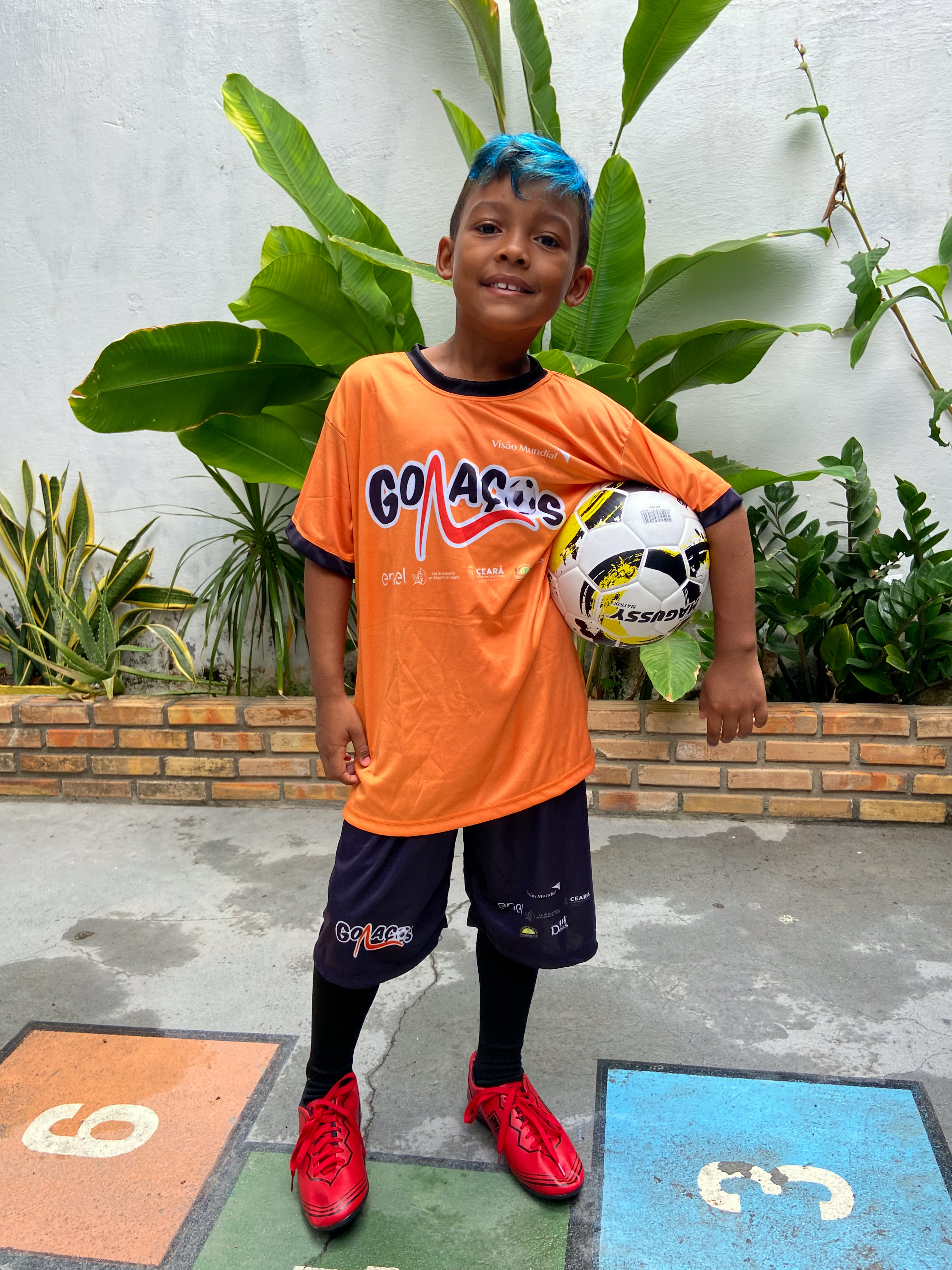 Visão Mundial distribui 400 kits esportivos para crianças em Fortaleza (CE)  | Visão Mundial, image size:2870x3827